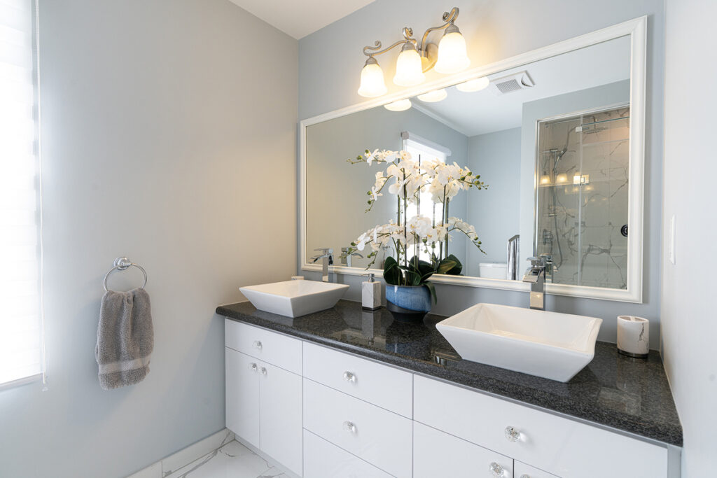 Luxury 1100 sq ft Basement Renovation with Sauna & Kitchen in Mississauga